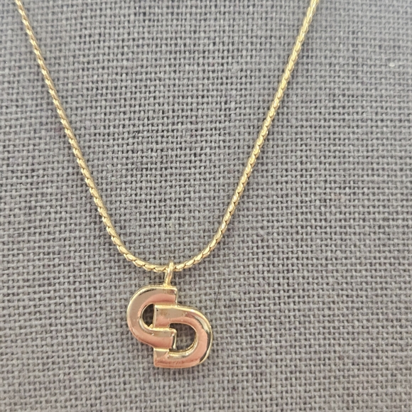 Dior Gold Interlocking Necklace - Picture 7 of 11